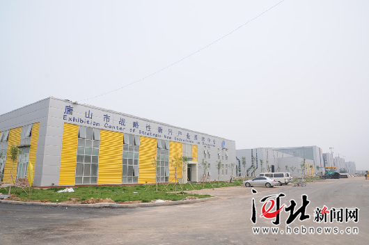 规划中的中日唐山曹妃甸生态工业园,已经建起了一栋栋标准厂房。周源森摄 规划中的中日唐山曹妃甸生态工业园,已经建起了一栋栋标准厂房。周源森摄