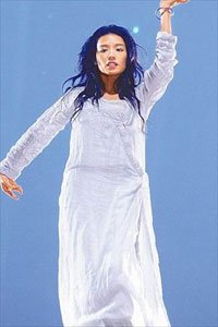 舒淇一袭白衣变月光女神 被网友呼“像女鬼”