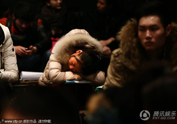 中戏表演系新生初试举行 披风哥、哈欠妹抢镜