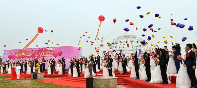 曹妃甸62对新人举行集体婚礼(组图)